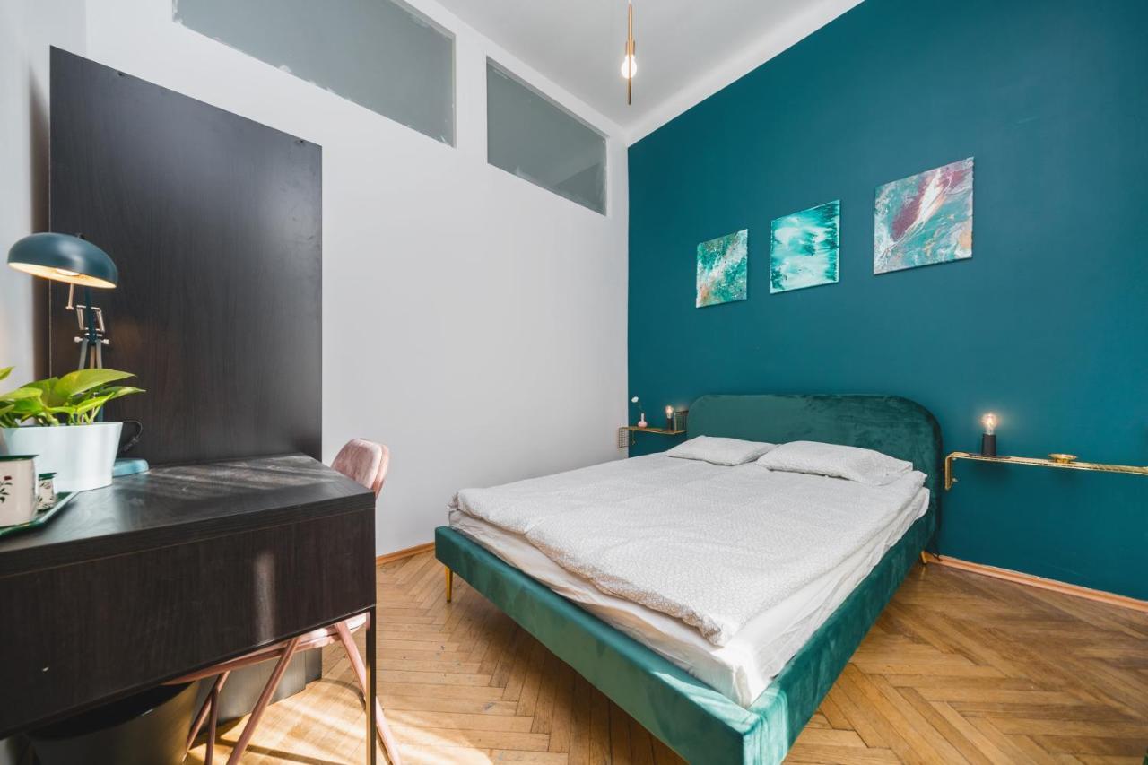 2 Bedroom Apartment Next To The Main Railway Station - By Upstairs Krasków Eksteriør bilde