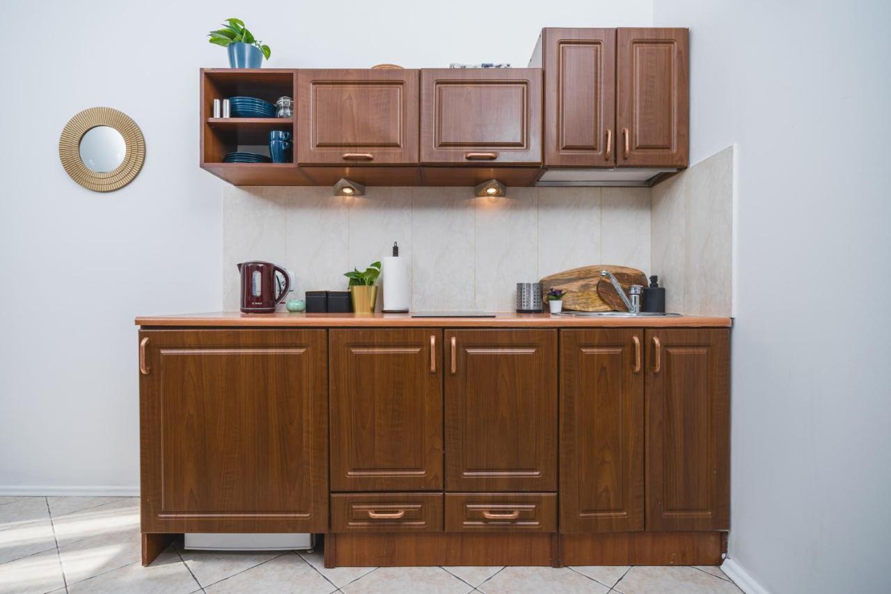 2 Bedroom Apartment Next To The Main Railway Station - By Upstairs Krasków Eksteriør bilde