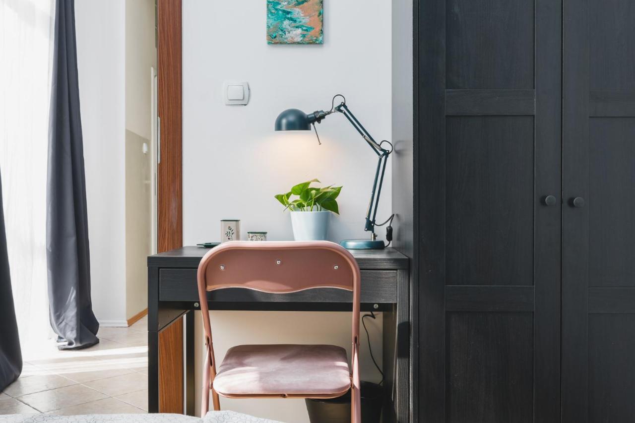 2 Bedroom Apartment Next To The Main Railway Station - By Upstairs Krasków Eksteriør bilde