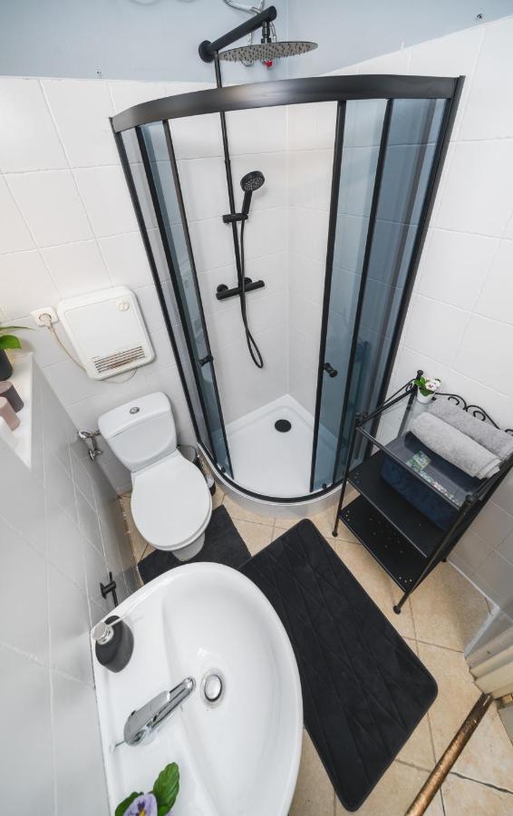 2 Bedroom Apartment Next To The Main Railway Station - By Upstairs Krasków Eksteriør bilde